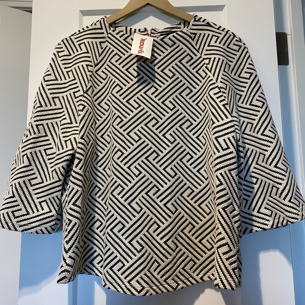 Brand: W5
Color: black and white
Size: large
Fit: oversized